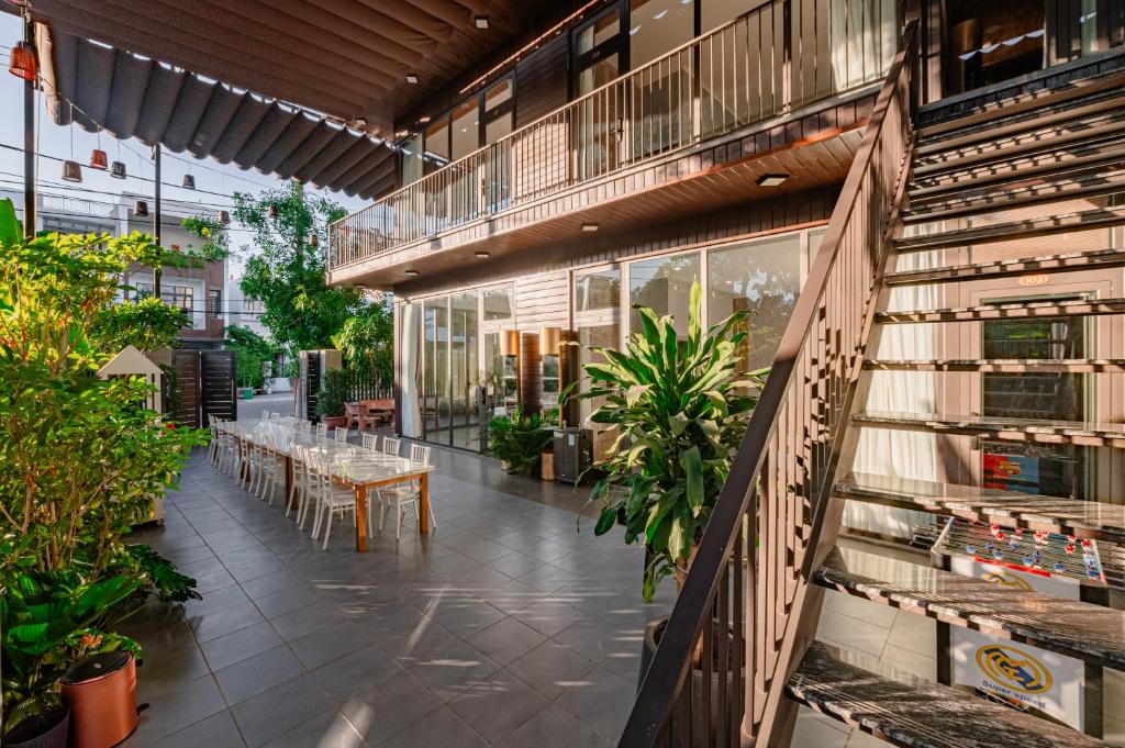 Khám phá tiện nghi đẳng cấp tại Nearby Han River Tropical Villa With Pool & Sauna, Đà Nẵng