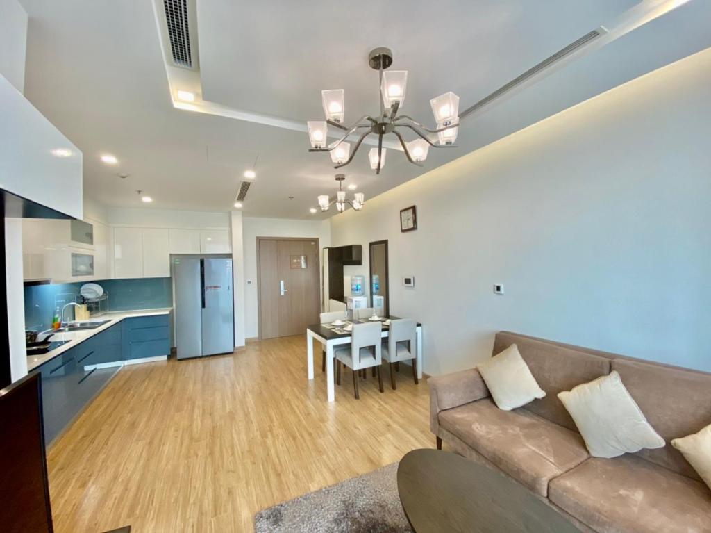 Khám phá trung tâm Hà Nội từ Vinhomes Metropolis Hanoi Apartment Hotel, gần Bảo tàng Dân tộc học Việt Nam