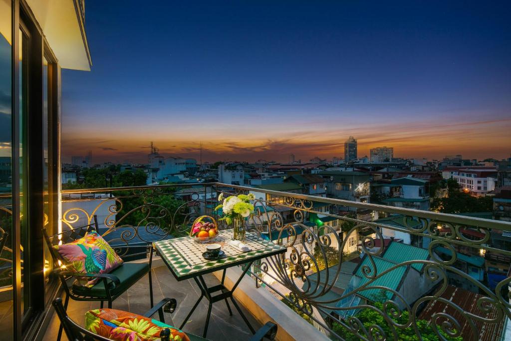 Aurora Central Hanoi Hotel, Kỳ Nghỉ Đẳng Cấp Với Bể Sục, Câu Lạc Bộ Trẻ Em Và Tầm Nhìn Ra Hồ Hoàn Kiếm