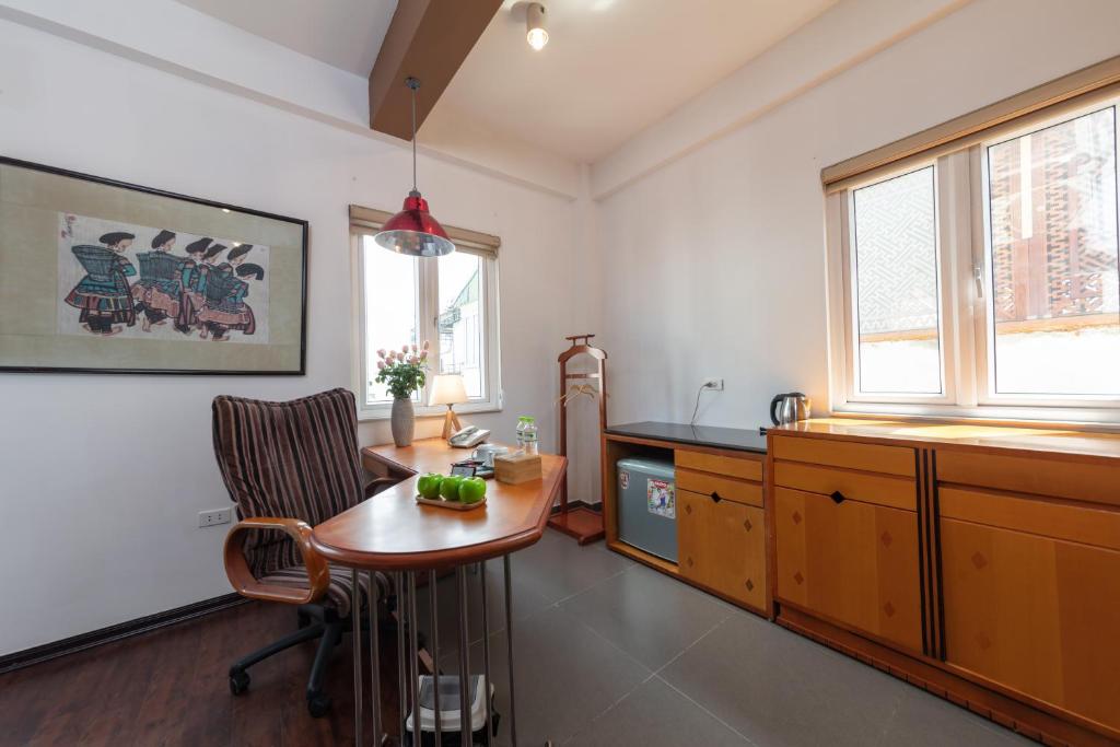 Golden Sunshine Villa – Biệt Thự Vàng Nắng Giữa Phố Cổ, 2 Phút Tới Nhà Hát Lớn