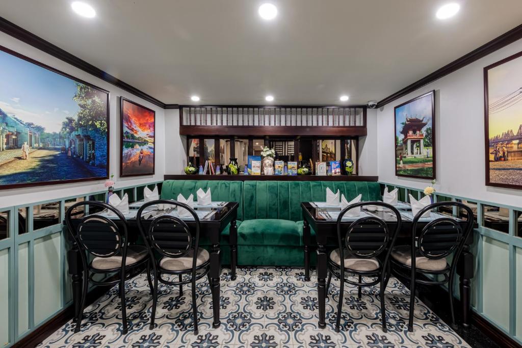 The Lotus Aman Hotel – Khách Sạn Sen Trắng Bình Yên Nhất Giữa Phố Cổ