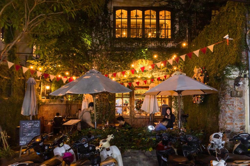 Khám Phá WECOZY Old Quarter, Cách Bảo Tàng Mỹ Thuật 9 Phút Chân