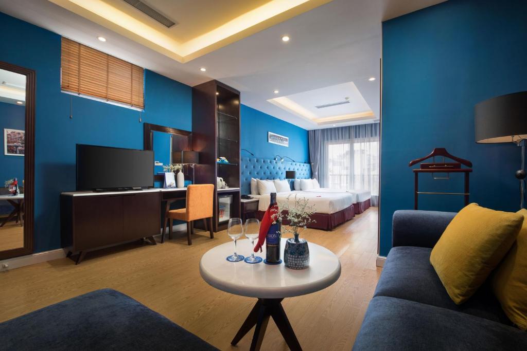Brilliant Hotel – Champagne Rosé Free Flow, Bồn Tắm Kim Cương, Hồ Gươm Sát Rạt