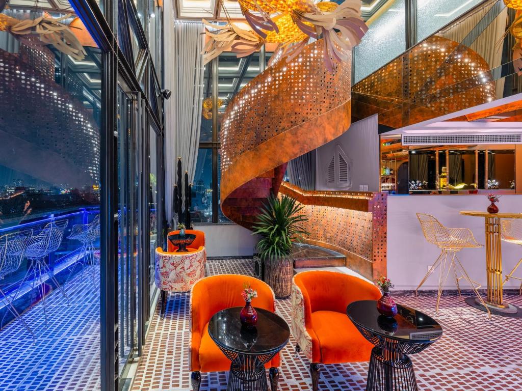 Peridot Gallery Classic – Viên Ngọc Xanh Đẹp Nhất Ngay Trên Đầu Tạ Hiện