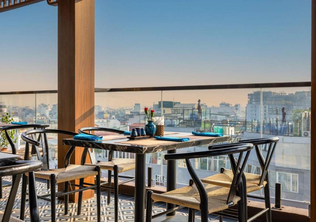 Hanoi Old Quarter Hotel – Ngôi Nhà Phố Cổ Đẹp Nhất Chỉ 5 Phút Tới Hồ Gươm