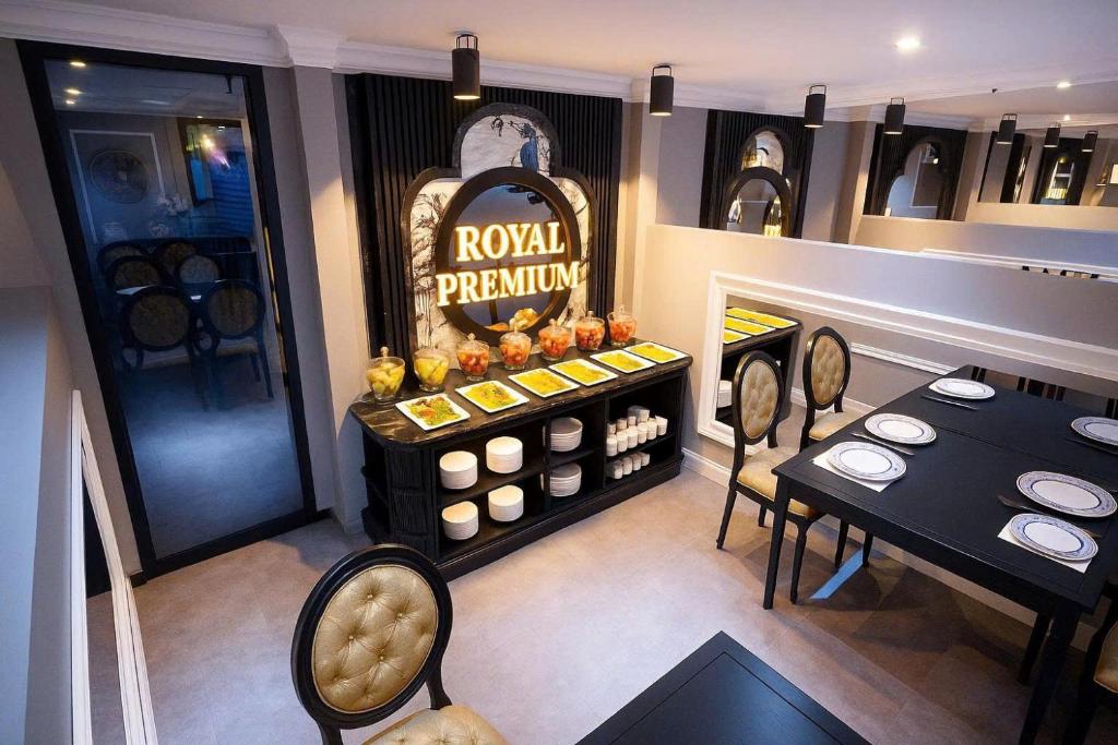 Ở Đâu Khi Muốn Làm Vua Giữa Phố Cổ – Câu Trả Lời Là Royal Premium Thôi