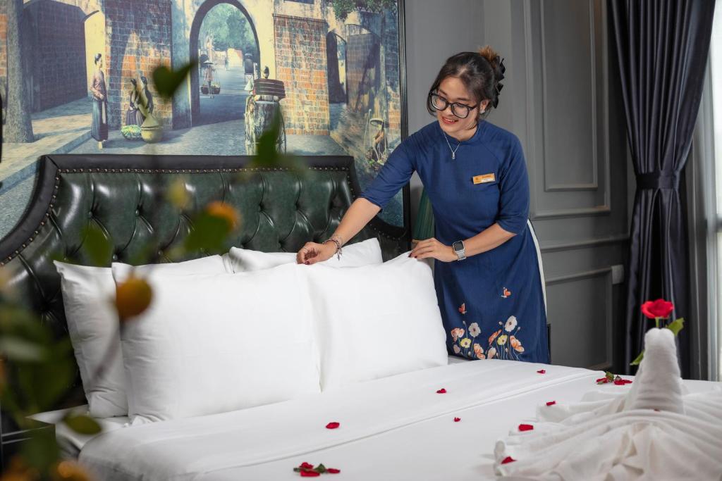 Đi Hà Nội lái xe hơi chọn ngay Hanoi View, đậu xe miễn phí, tối lên sân hiên ngắm Nhà Hát Lớn sáng lấp lánh