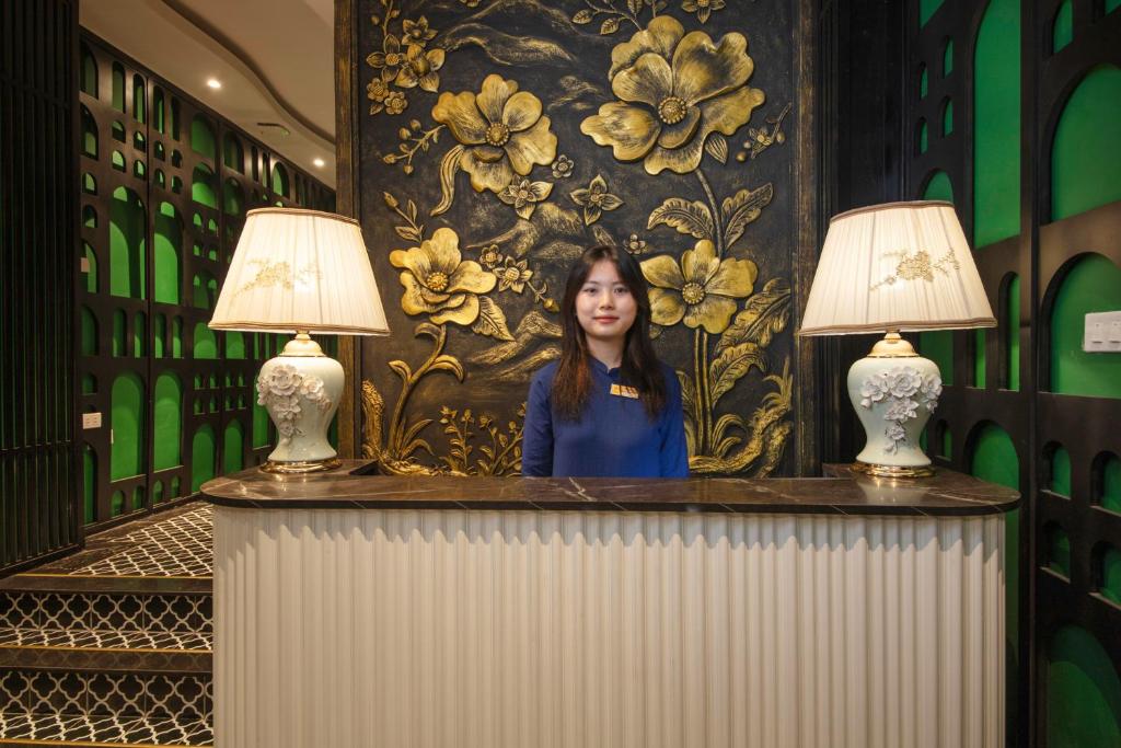 Madelise Stardust, khách sạn 4 sao có ATM trong nhà, đưa đón Nội Bài, chỉ thiếu mỗi đưa mình đi chơi cả ngày